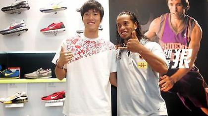 Διάψευση NIKE για Ροναλντίνιο