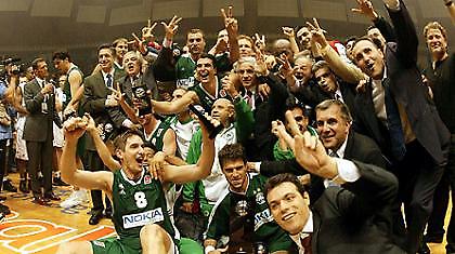 Κυριακή του Πάσχα με... κούπα