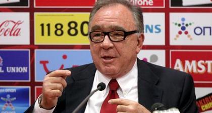 Όλα πάνω του!