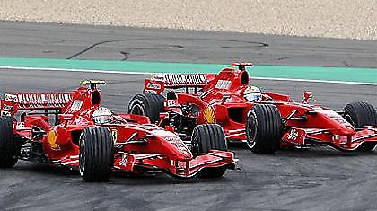 Σε «κόκκινο» φόντο