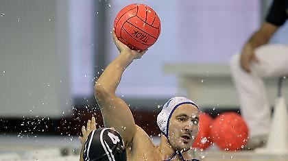 Ανανεώνει ο Κομάντινα