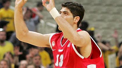 Παραμένει στον Πειραιά