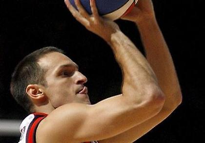 Αγκαλιά με τον τίτλο η Τάου!