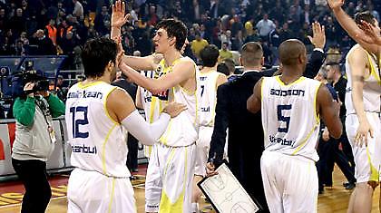 Μια νίκη μακριά από τον τίτλο η «Φενέρ»