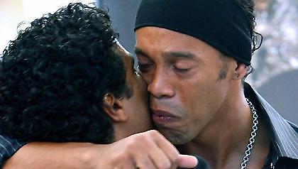 «Μίλαν και Τσέλσι θέλουν ακόμα τον Ροναλντίνιο»