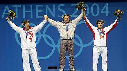 Εκτός Πεκίνου ο Ντόμπρεφ