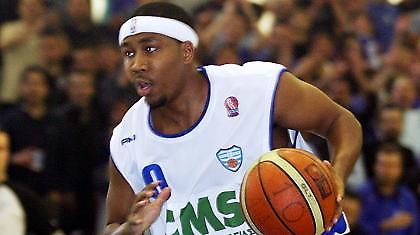 Στα «κιτρινόμαυρα» και ο Κλαρκ