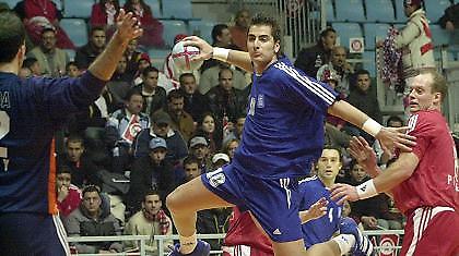 Εκτός Κοκολοδημητράκης, Βασιλάκης