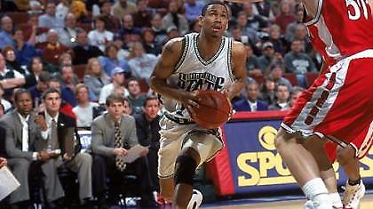 «Χτυπάει» Τσάρλι Μπελ η Έφες Πίλσεν!