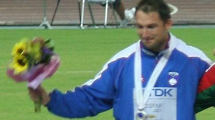 «Εκτόξευσε» τη σφύρα ο Κόζμους