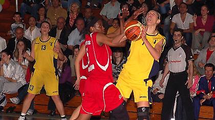 «Βυρωνιώτισσα» η Ντέιβις