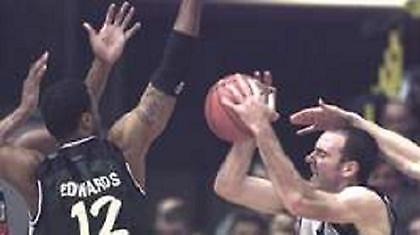 Ο Μπέριτς στο πλάι του Ίβκοβιτς