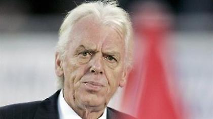 Παραμένει στην Πολωνία ο Μπενάκερ