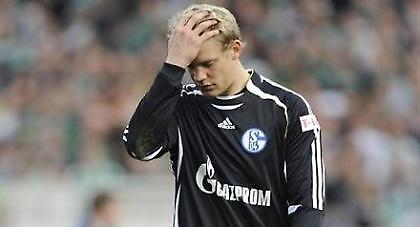 Πλήγμα με Νόιερ στη Σάλκε