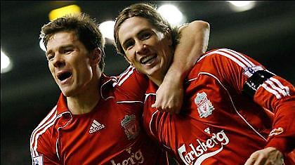 Μπενίτεθ: «Ο Αλόνσο είναι χαρούμενος στη Λίβερπουλ»