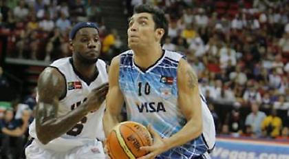 Ντελφίνο: «Μακριά από ΗΠΑ και Ισπανία»