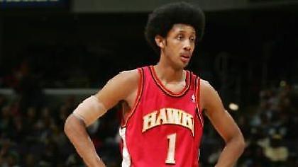 Μένουν οι υπογραφές