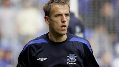 Ανανέωσε με την Έβερτον ο Νέβιλ