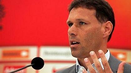 Φαν Μπάστεν: «Θα βοηθήσει ο Ολεγκέρ»