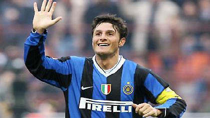 Η σημαία στον ιστό της...