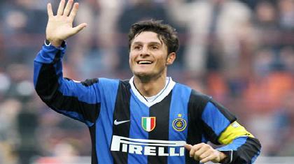 Η σημαία στον ιστό της...