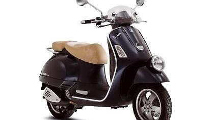Νέες εκδόσεις Vespa LXV και GTV Navy