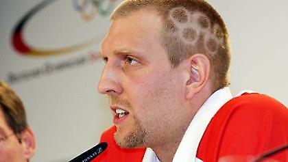 Σημαιοφόρος και με… ολυμπιακό λουκ ο Νοβίτσκι