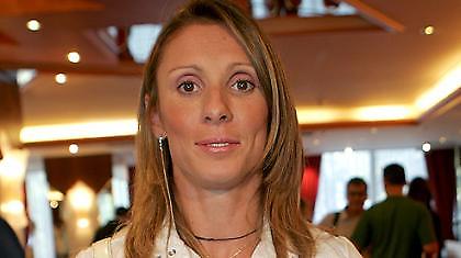 Στην αντεπίθεση η Θάνου κατά ΔΟΕ