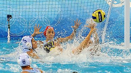 Εκτός εξάδας