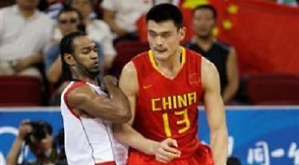 Έσπασε το ρόδι η παρέα του Γιάο Μινγκ