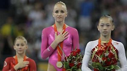 Η Λιούκιν το χρυσό στο σύνθετο ατομικό της ενόργανης