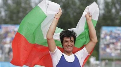 Η Νεϊκόβα το χρυσό στο απλό σκιφ