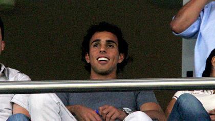 Πέφτουν οι υπογραφές…