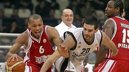 Παραμένει ο Μπόζιτς