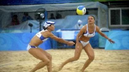 Με κατεβασμένα χέρια...