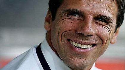 Υπογράφει με τα «σφυριά» ο Τζόλα