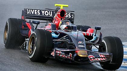 Στην pole position o Φέτελ!