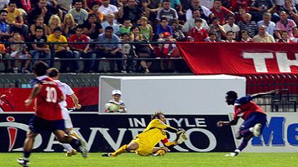 «Λιοντάρια» ήταν οι… «κυανέρυθροι»