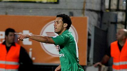 Ο Κλέιτον έσκυψε το κεφάλι