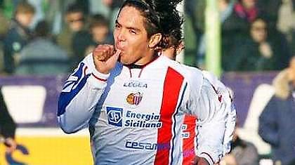 «Κοιτάει» Βάργκας η Μπαρτσελόνα