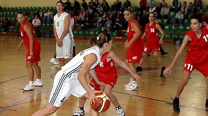 Με άνεση τα φαβορί