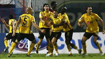 Νίκη στο ντέρμπι δεν δίνει τίτλο, στέλνει, όμως, μηνύματα…