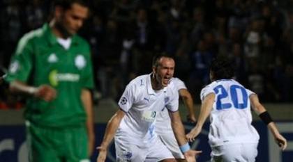 Μαζεύει τα κομμάτια του…