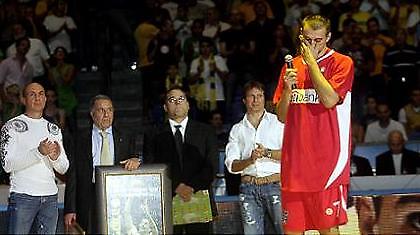 Νικητής στο σπίτι του!