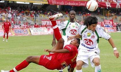 Δοκιμάζει Κολομβιανό μπακ η ΑΕΚ