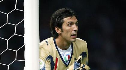 Εκτός Μπουφόν, Καμορανέζι