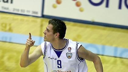 A1: Δύο ήρθαν, δύο φεύγουν…