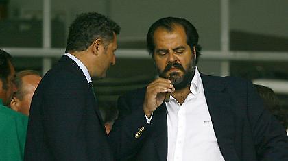 Αδειο από ονόματα το τραπέζι