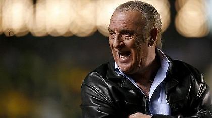 Μπαζίλε: «Νόμιζα πως έπαιζαν με 15 παίκτες»