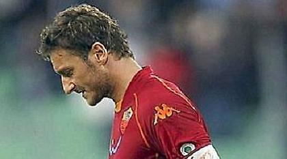 Επίθεση οπαδών με αυγά στην προπόνηση της Ρόμα